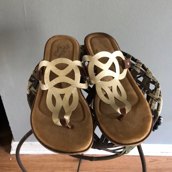 Natural Soul Shoes - 💐Natural Soul Jennie Gold Thong Sandals Size 8.5